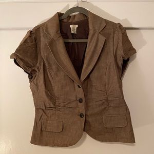 Adorable, fitted, three button blazer
